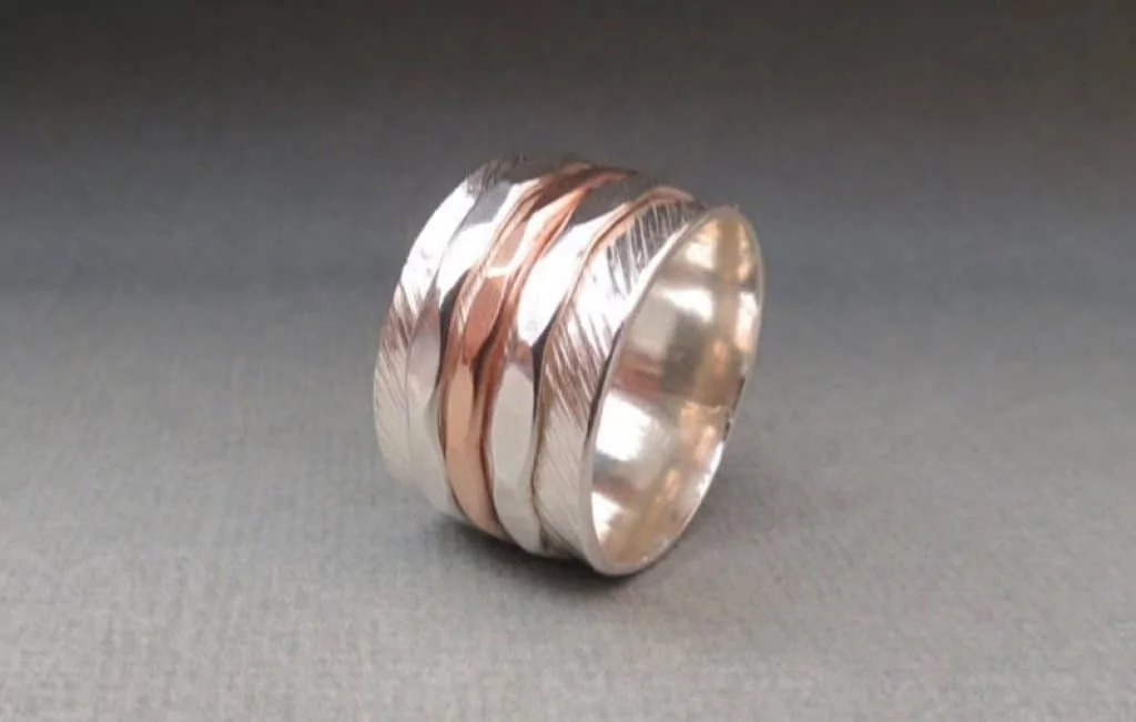 Fine jewelry spinner ring with mixed metals.