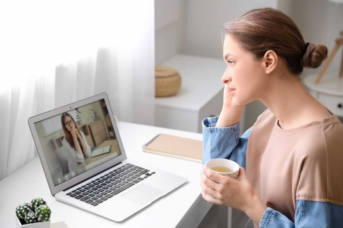 Woman meeting with a therapist online.